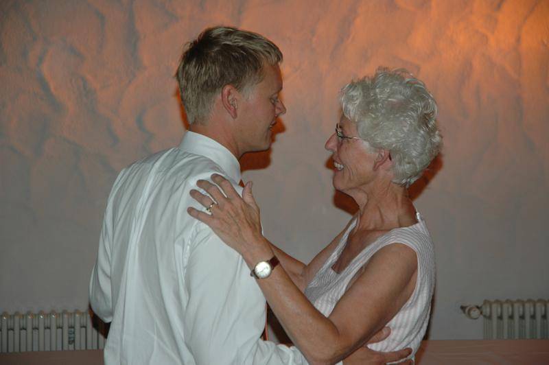 Daniel Harmsen family mother dancing